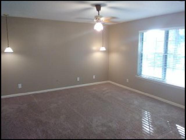 Building Photo - 5800 N Walnut Rd