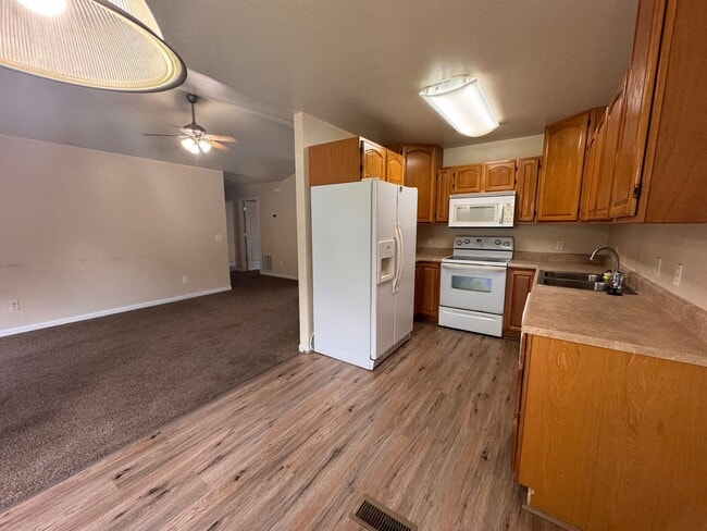 Building Photo - 3 Bedroom, 2 Bathroom House