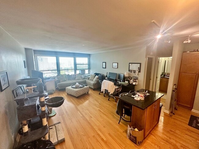 Building Photo - 4180 N Marine Dr