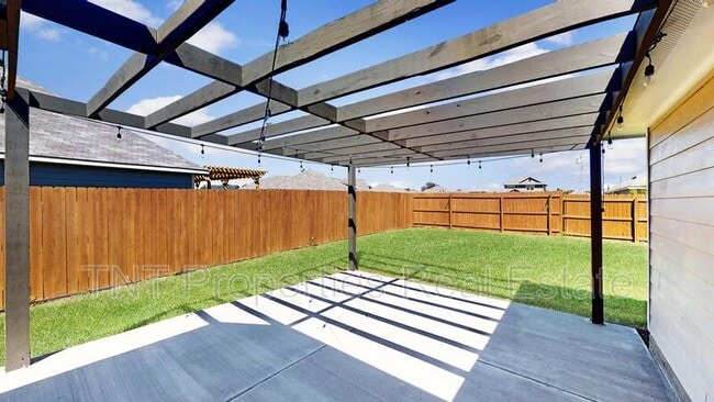 Building Photo - 812 Mockingbird St