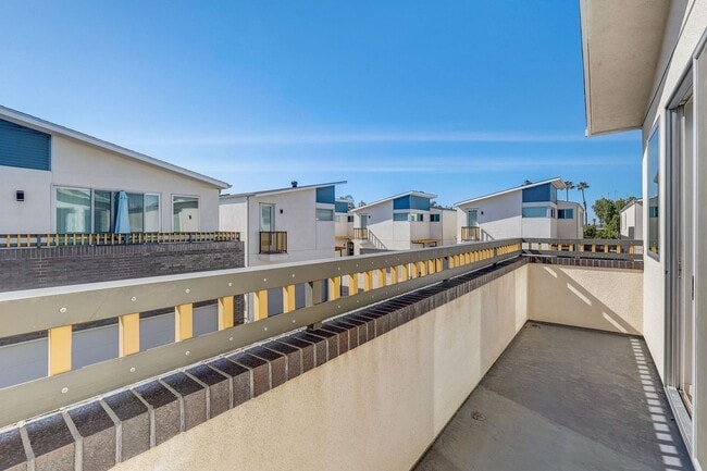 Building Photo - Available Modern Long Term Unfurnished home in Imperial Beach!