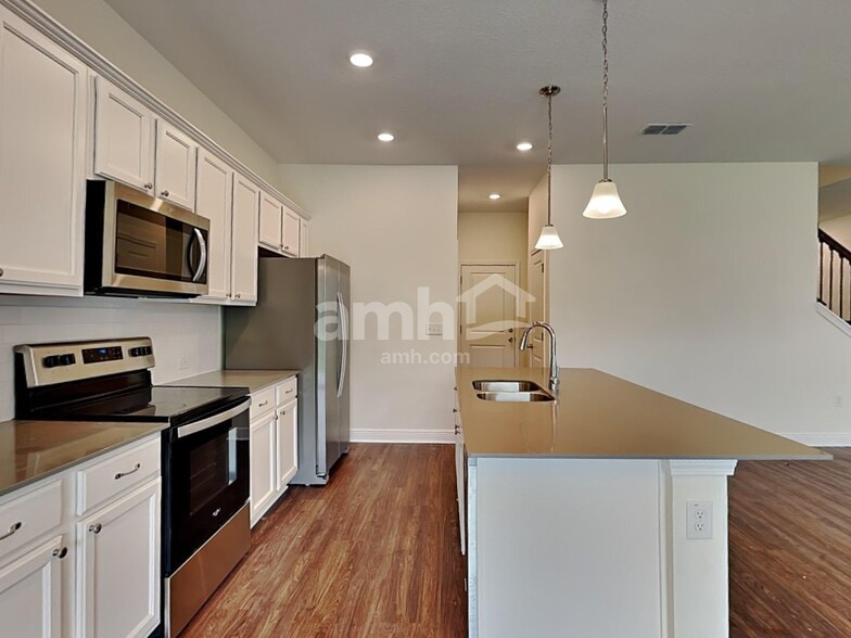 Building Photo - 20331 Calla Lily Dr