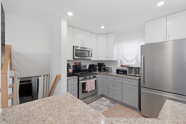 Building Photo - 1506 W Palm Dr