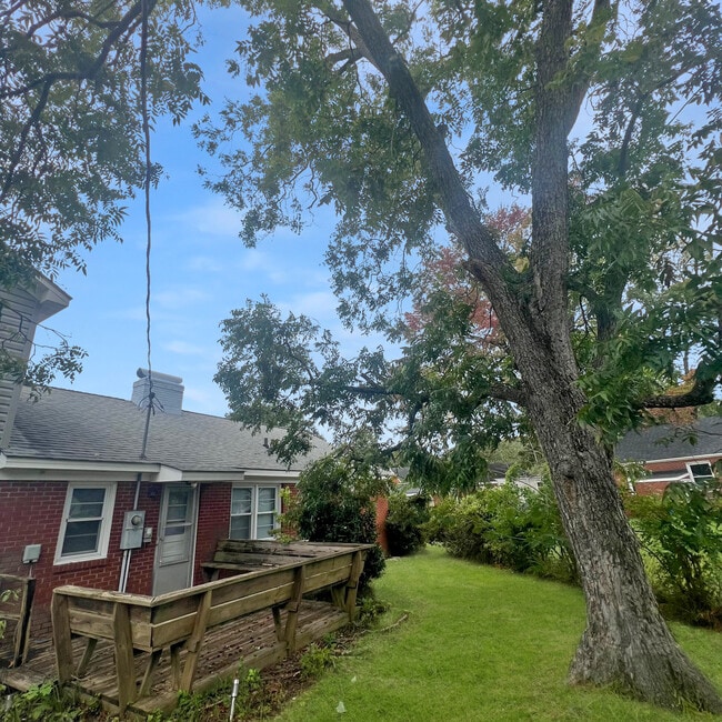 Building Photo - 2803 Jackson Dr