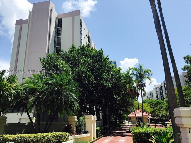 Building Photo - 17121 N Bay Rd