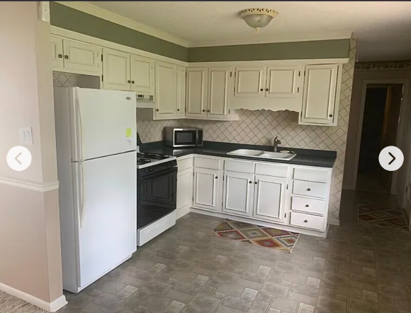 Building Photo - 2829 Hillside Dr