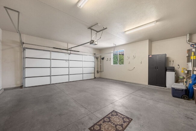Building Photo - Fully Furnished Home With a View | 1–6 Month Lease | Private Basement Suite + All Essentials Incl...