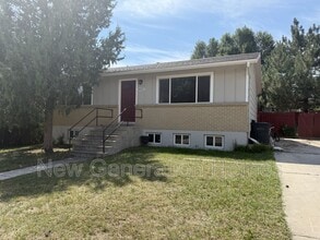 Building Photo - 4425 Fortune Cir S