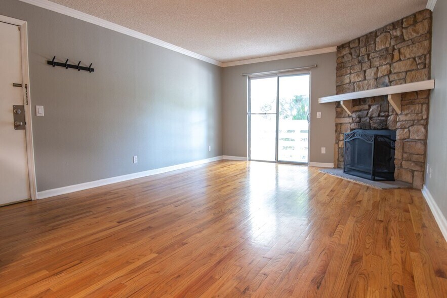 Building Photo - 8555 Fairmount Dr