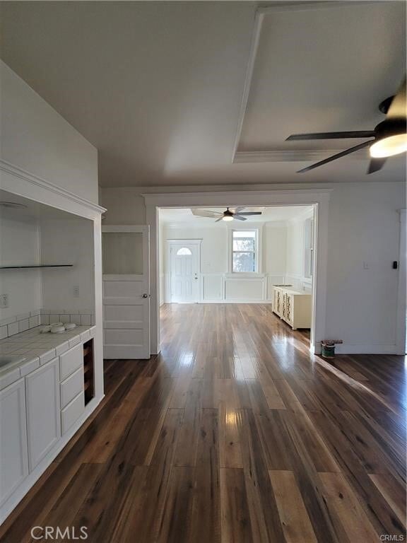 Building Photo - 418 Camulos St