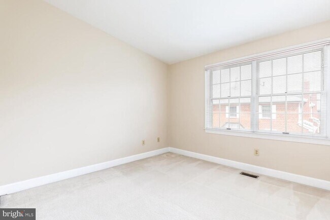 Building Photo - 8165 Madrillon Ct