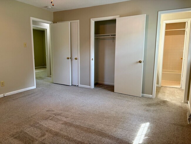 Building Photo - 304 Leland Dr