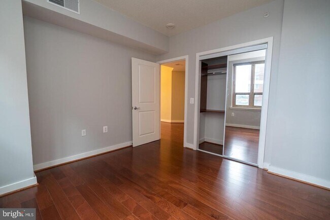 Building Photo - 888 N Quincy St