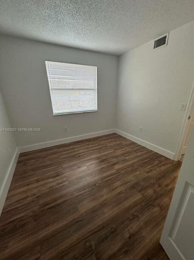 Building Photo - 144 NW 91st Ave