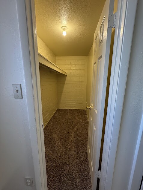 Building Photo - Holiday Gardens Townhome