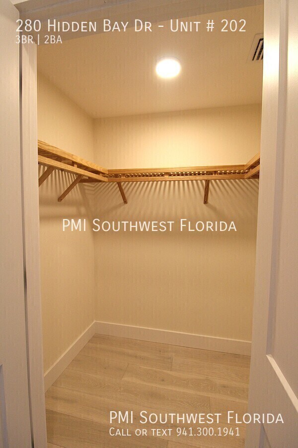 Building Photo - 280 Hidden Bay Dr