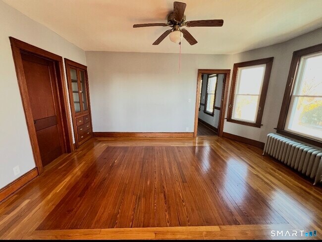 Building Photo - 75 Ridgewood St