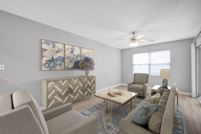 Building Photo - 303 Country Club Dr NE