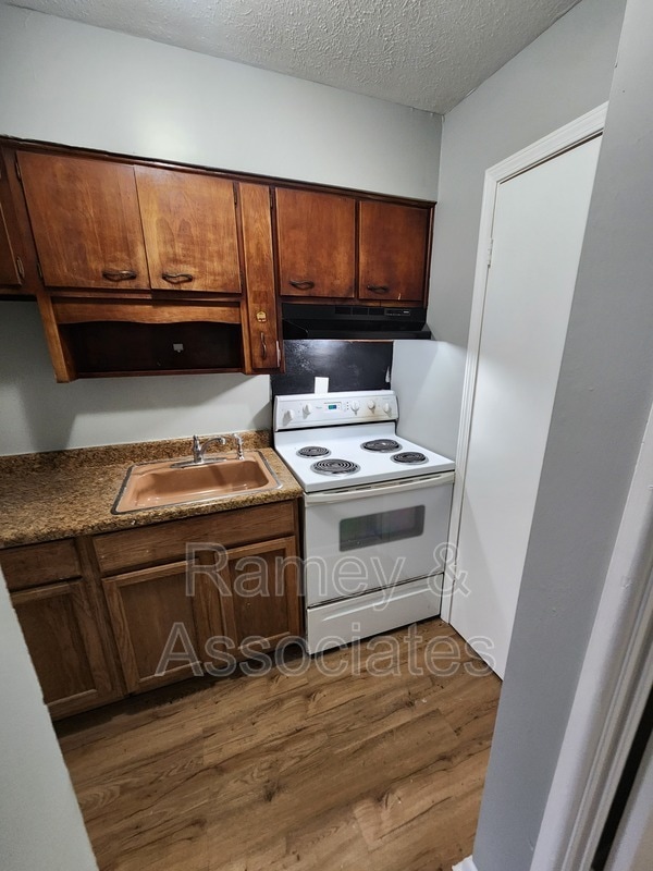 Building Photo - 5301 Milner Rd