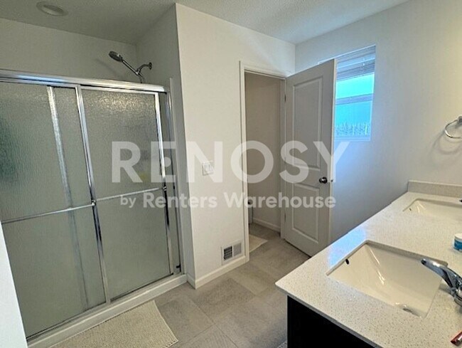 Building Photo - PRIME 3BD/2.5BA TOWNHOUSE IN MAPLE GROVE