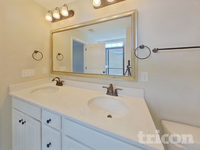 Building Photo - 437 N Ivestor Ct