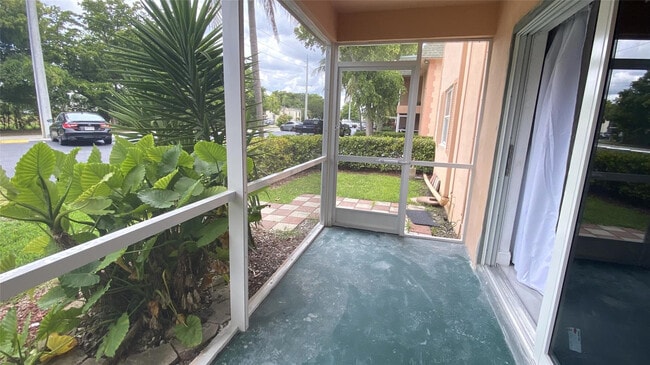 Building Photo - 770 SE 2nd Ave