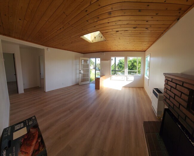 Building Photo - Los Osos Cozy Cottage