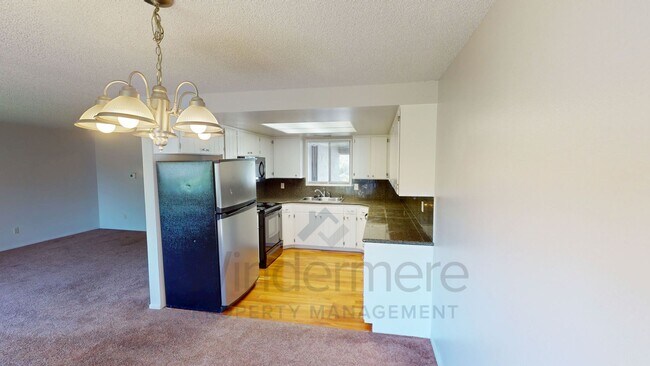 Building Photo - 333 Grove St