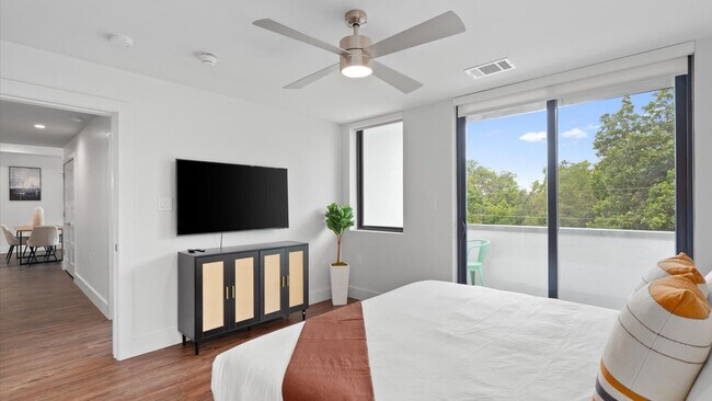 Building Photo - 5515 Humming Bird Ln