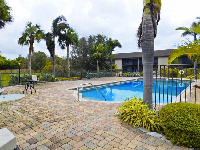 Building Photo - 1029 Regency Dr