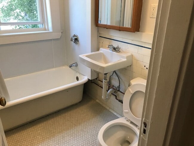 Building Photo - 9/1 No Fee! Sunny, updated 1BR apartment near Longwood