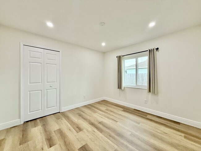 Building Photo - 12129 Buffington Ln