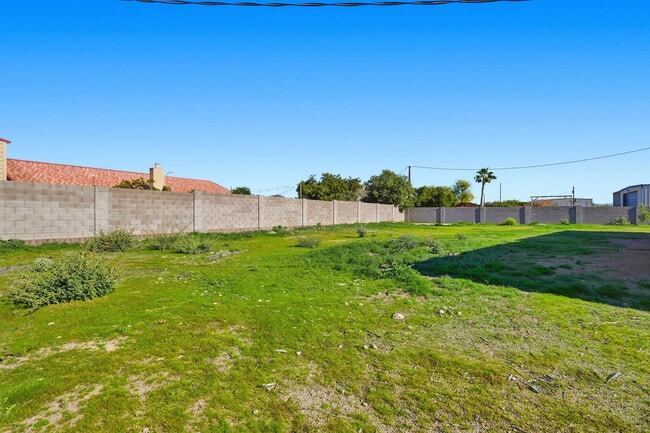 Building Photo - 7016 E Menlo St