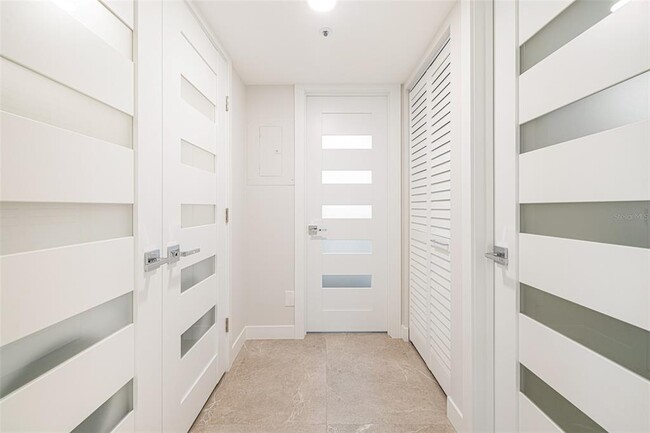 Building Photo - 16320 Kelly Cove Dr