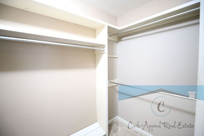 Building Photo - Beautiful 2 bedroom / 2 bath home with a fenced in yard!!