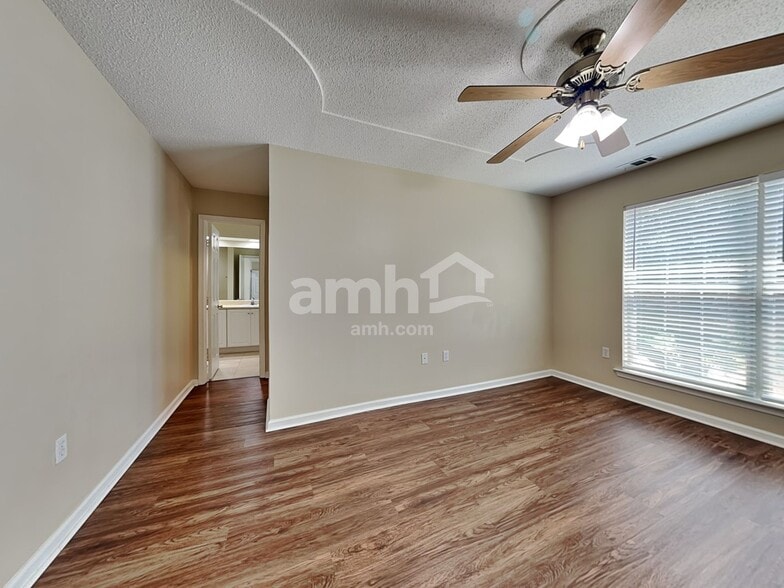 Building Photo - 130 Parkview Rd