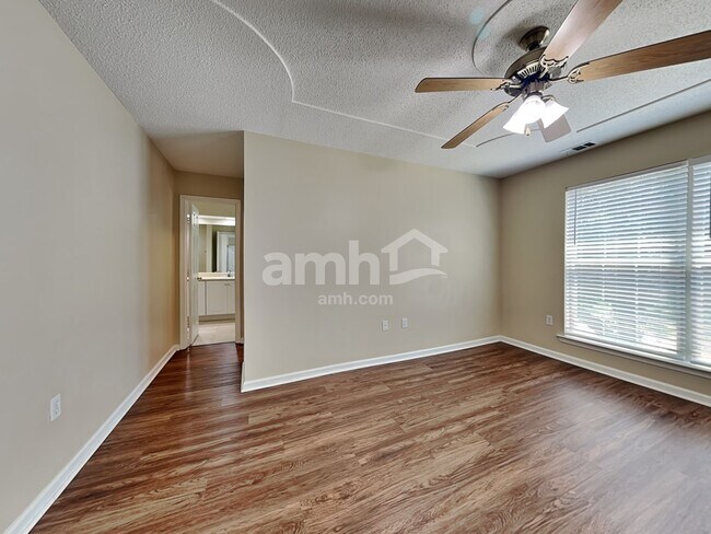 Building Photo - 130 Parkview Rd