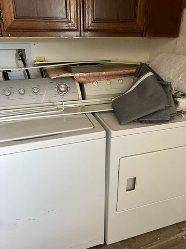 Building Photo - Beautiful home on a large corner lot with RV parking