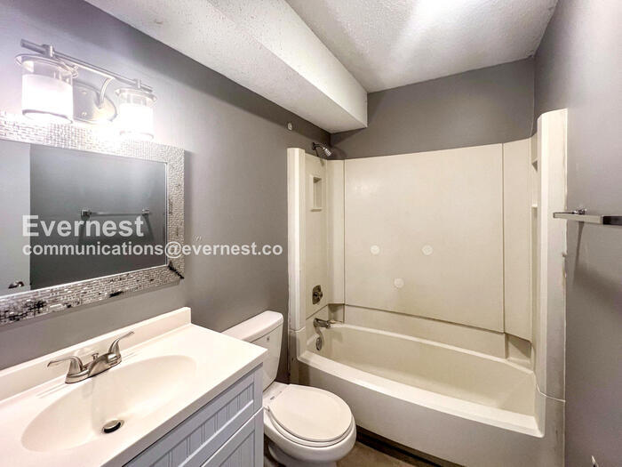 Building Photo - 9 Meredith Ct