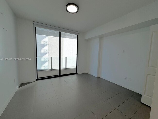 Building Photo - 1600 NE 1st Ave