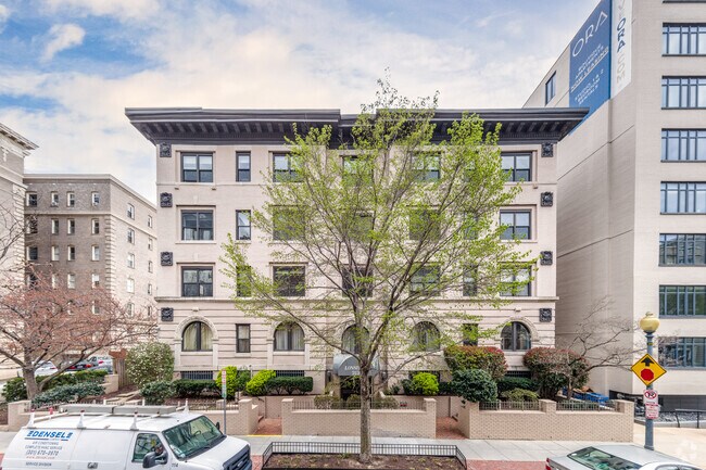 Building Photo - Lonsdale