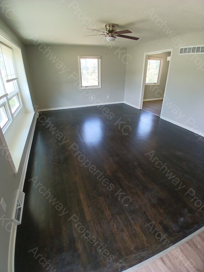 Building Photo - 5103 Long Dr
