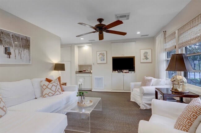 Building Photo - 1802 Lexington St