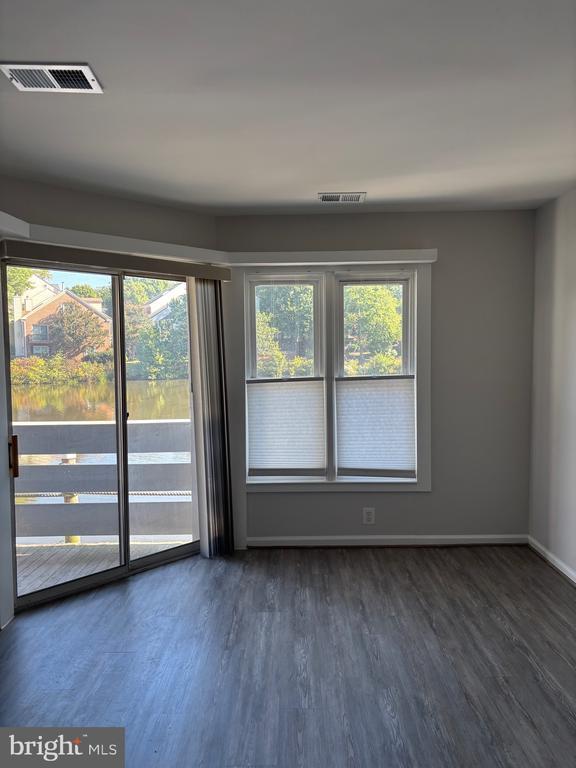 Building Photo - 7604 Lakeside Village Dr