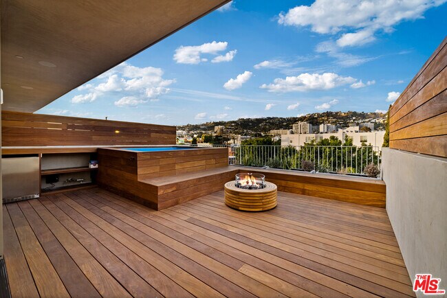 Building Photo - 755 N Alfred St