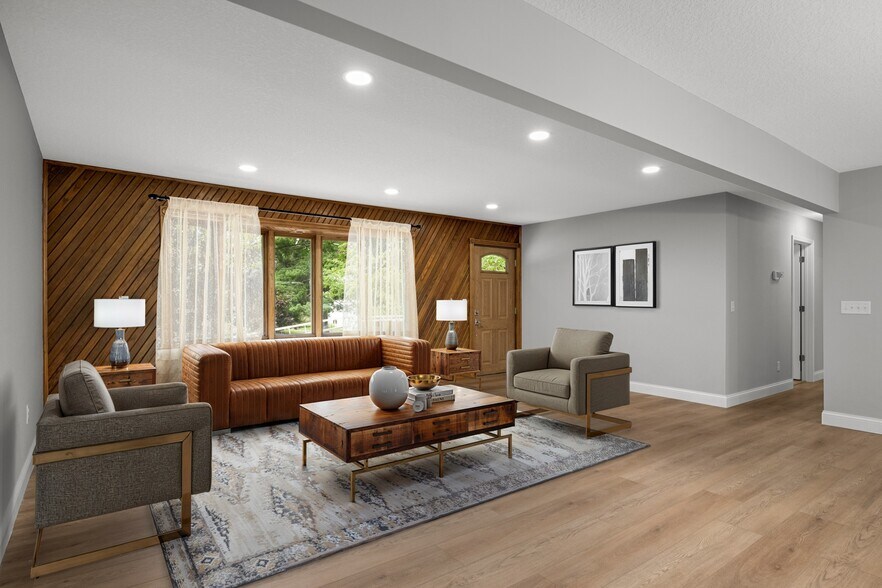 Building Photo - 11004 Oak Knoll Ter N