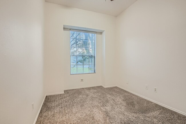 Building Photo - Beautiful 3/2 on Greenbelt (Inquire for Av...