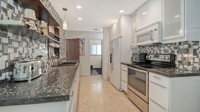 Building Photo - Museum's Area Home