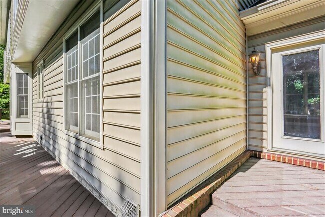Building Photo - 8931 Falls Farm Dr