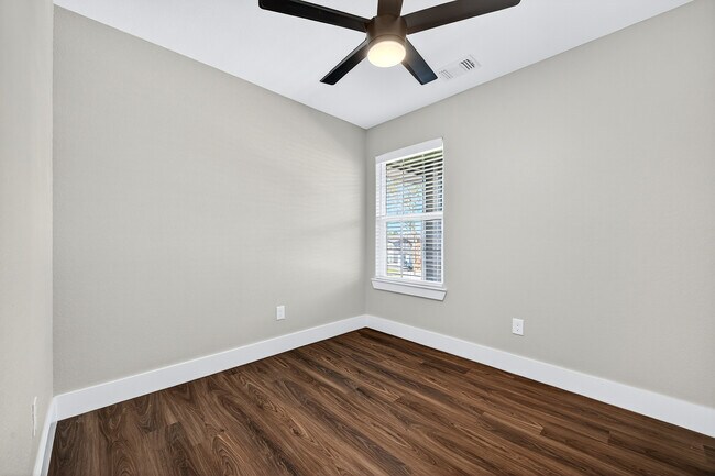 Building Photo - 1016 Ray Dr